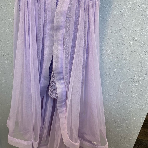 Girl’s formal dress. - Picture 2 of 3